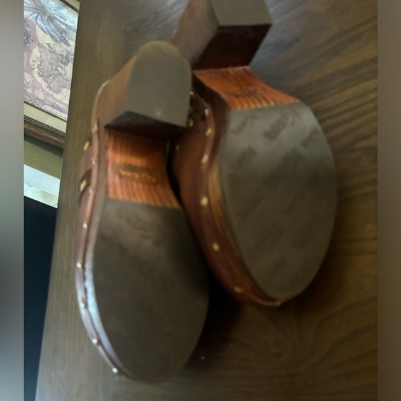 Korks Brown Studded women clogs
